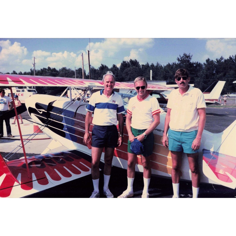Vtg 1980s Color Photograph Men Biplane Airfield Snapshot Original - Picture 1 of 2